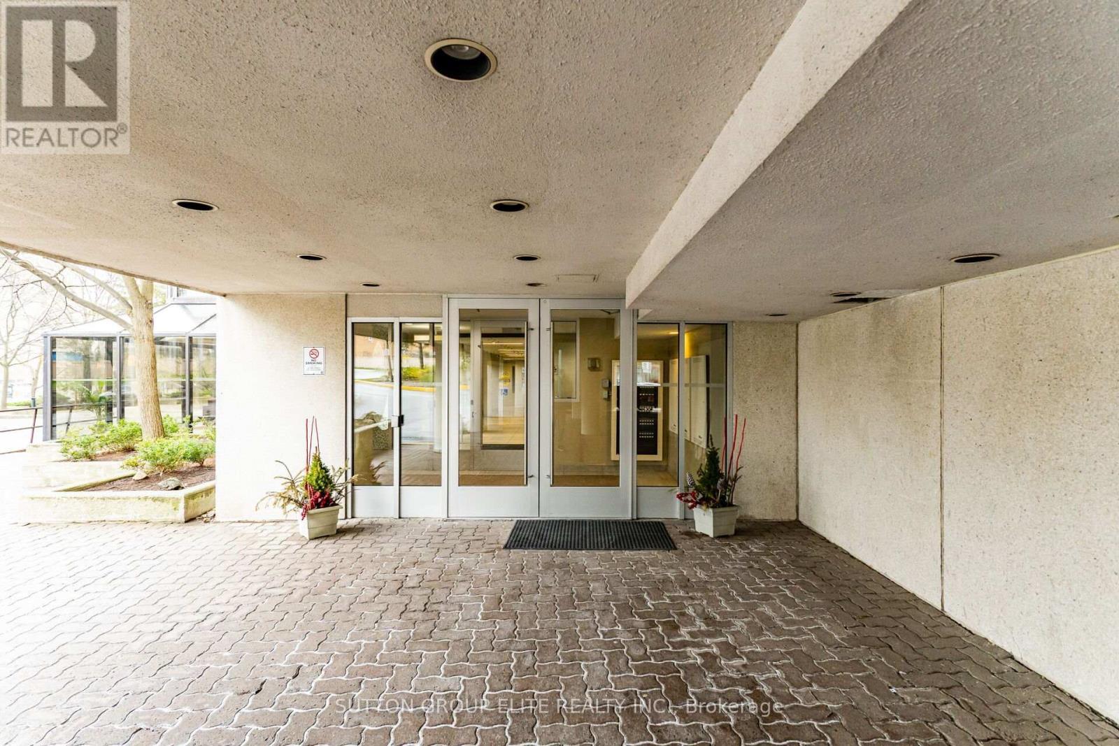 5 - 200 Robert Speck Parkway, Mississauga, ON -