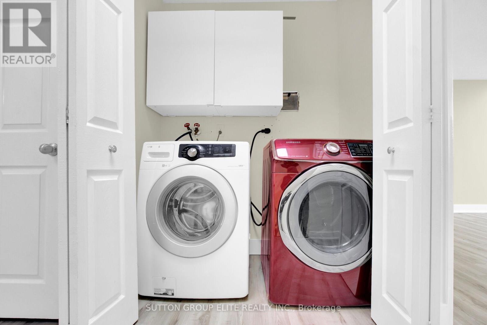 5 - 200 Robert Speck Parkway, Mississauga, ON - Indoor Photo Showing Laundry Room