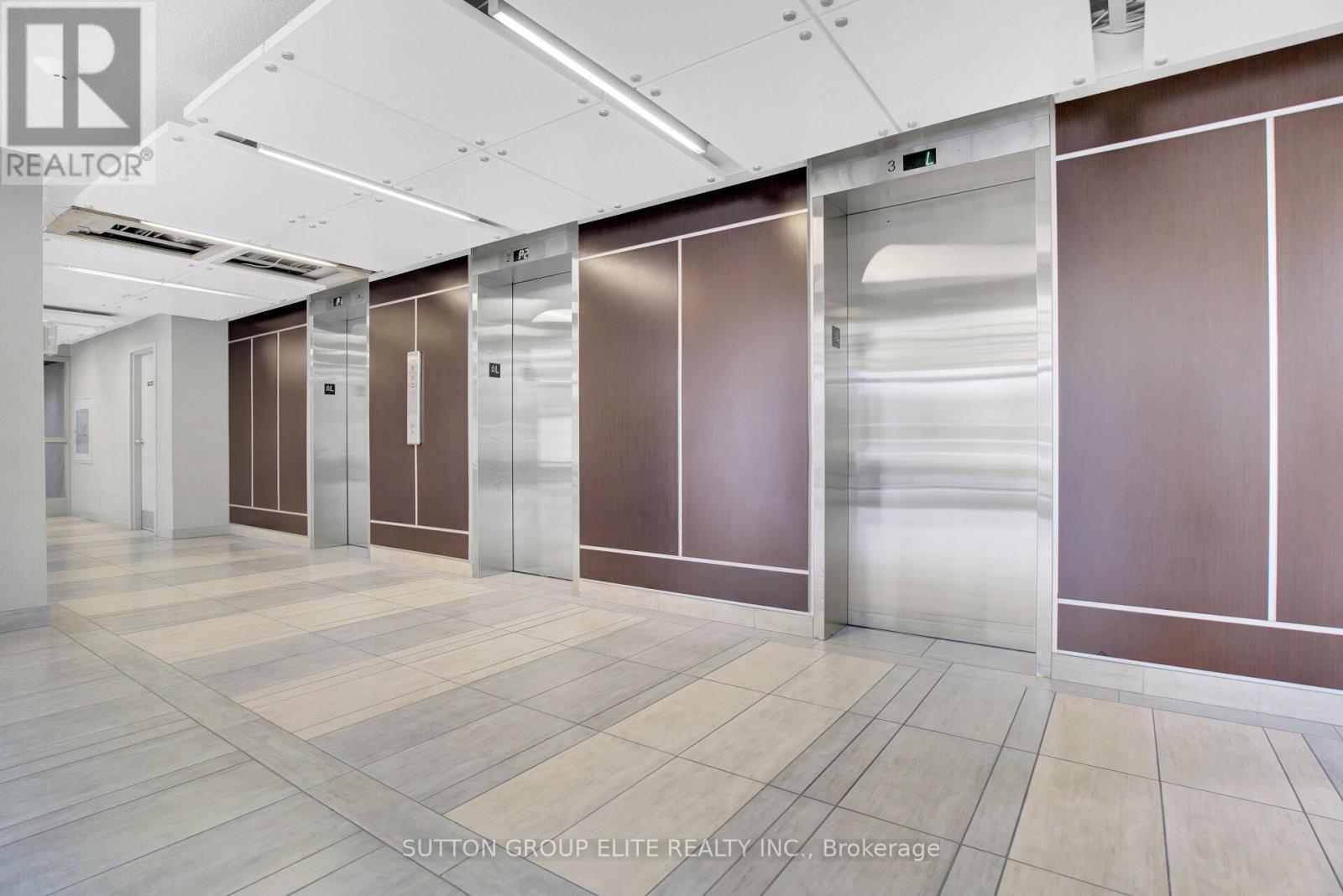 5 - 200 Robert Speck Parkway, Mississauga, ON - Indoor Photo Showing Other Room