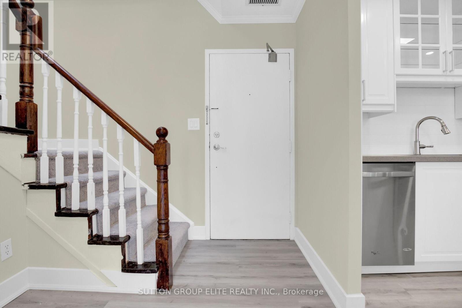 5 - 200 Robert Speck Parkway, Mississauga, ON - Indoor Photo Showing Other Room