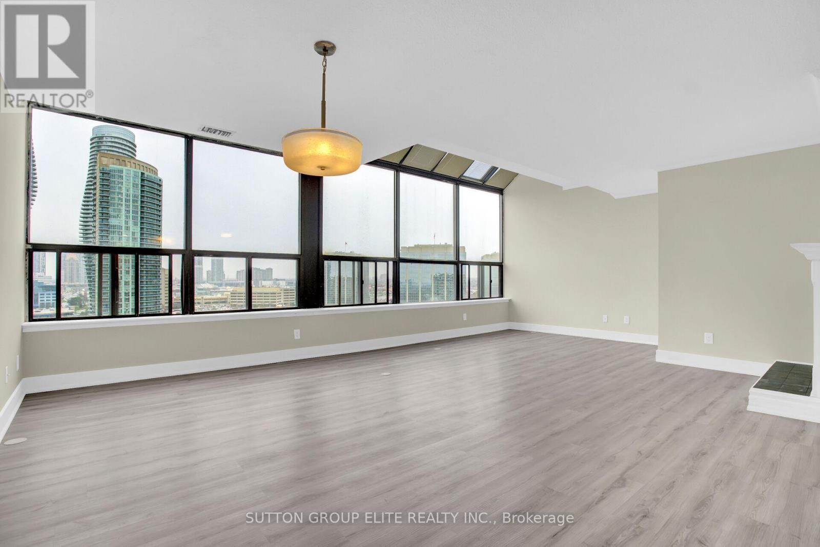 5 - 200 Robert Speck Parkway, Mississauga, ON - Indoor Photo Showing Other Room