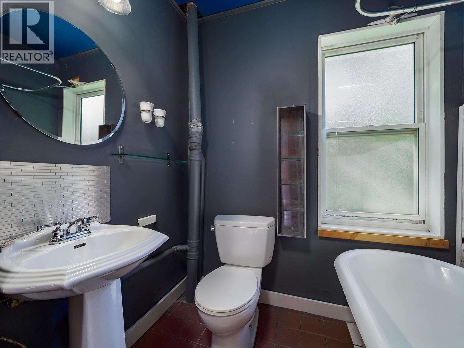 307 2Nd Avenue, Field, BC - Indoor Photo Showing Bathroom