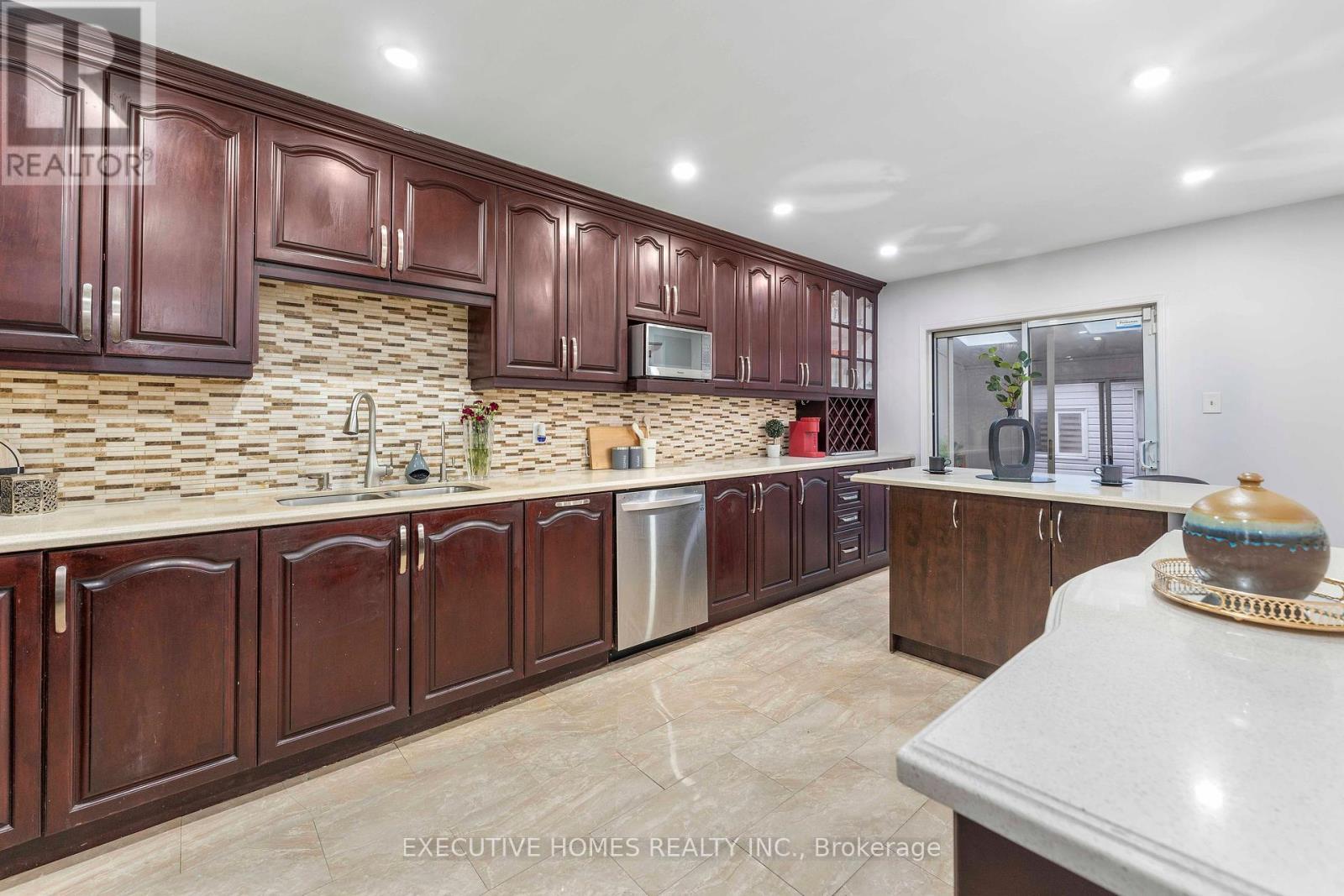 44 Pebblestone Circle, Brampton, ON - Indoor Photo Showing Kitchen