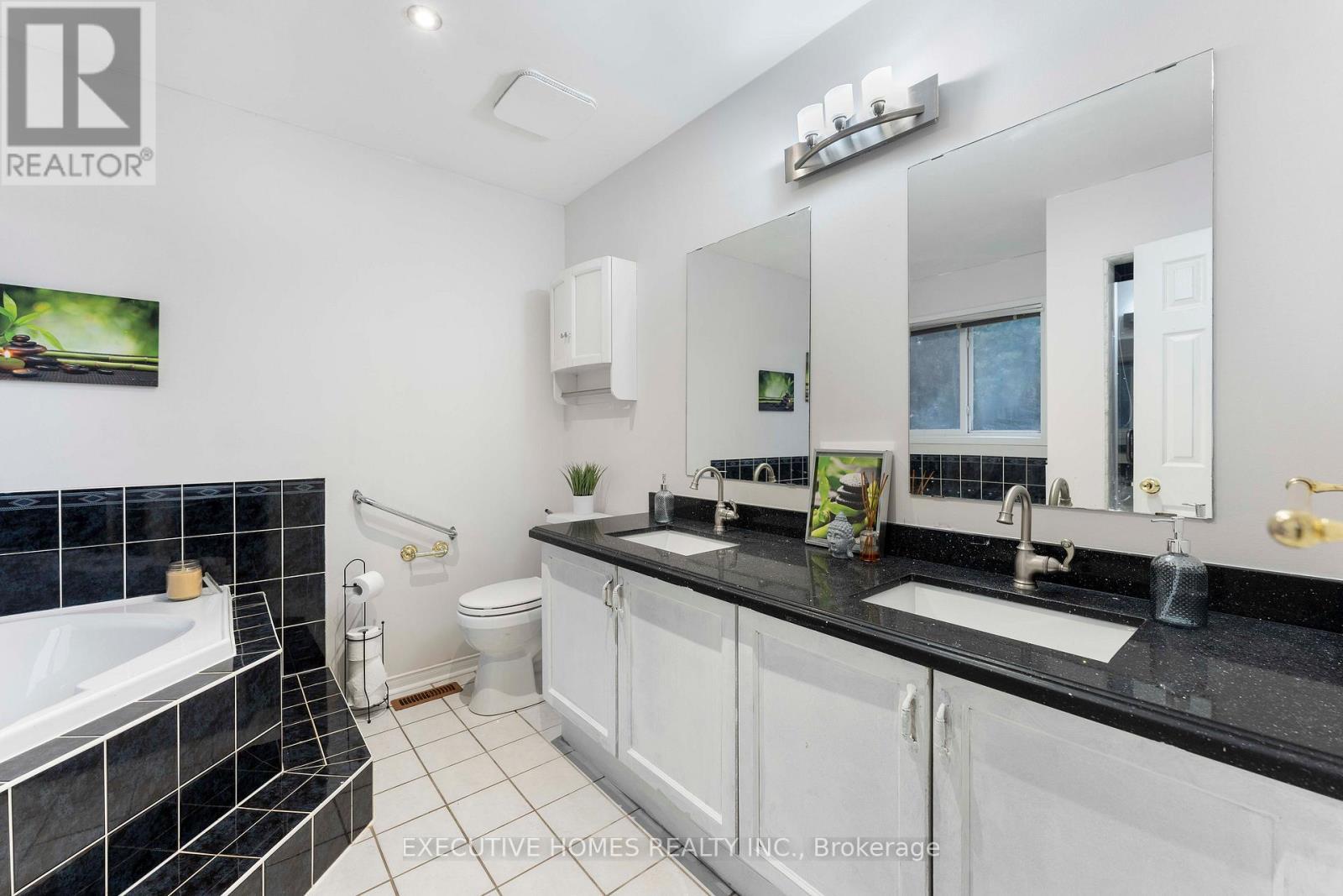 44 Pebblestone Circle, Brampton, ON - Indoor Photo Showing Bathroom