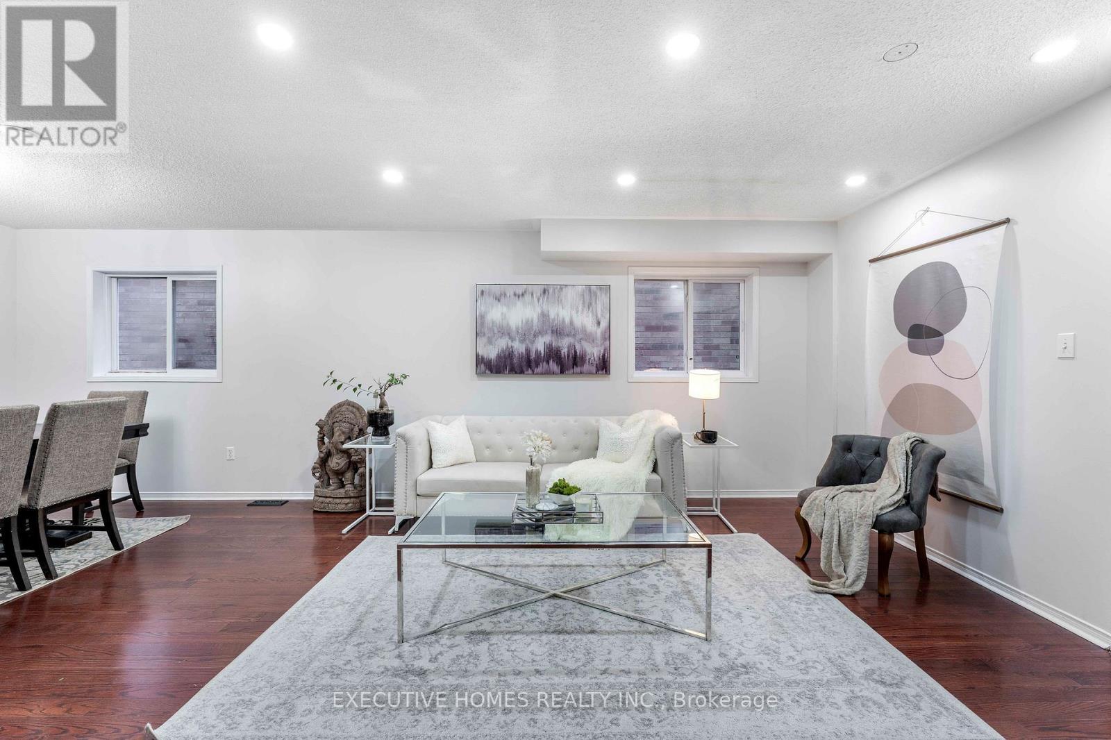 44 Pebblestone Circle, Brampton, ON - Indoor Photo Showing Living Room