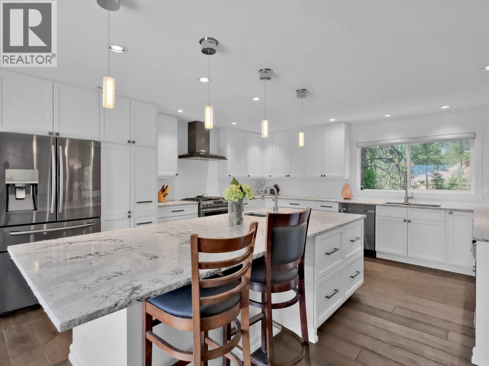 2284 Westville Place, West Kelowna, BC - Indoor Photo Showing Kitchen With Upgraded Kitchen