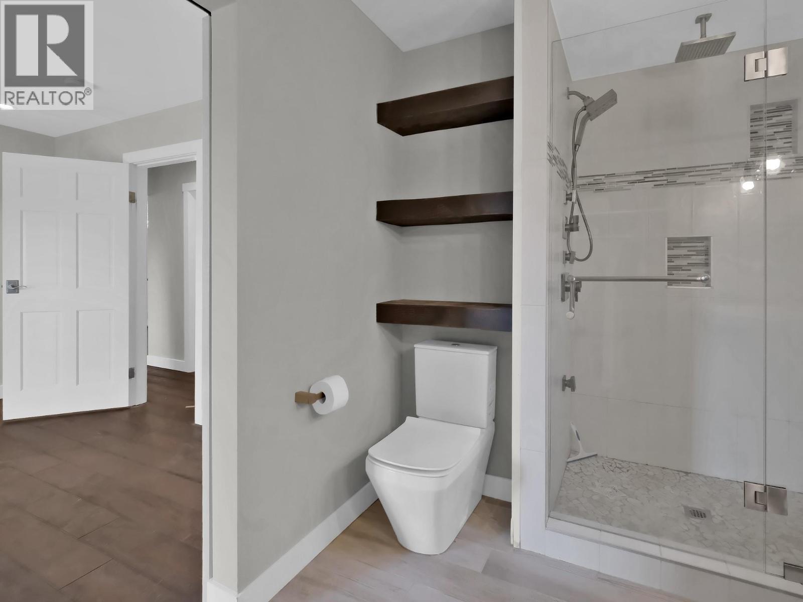 2284 Westville Place, West Kelowna, BC - Indoor Photo Showing Bathroom