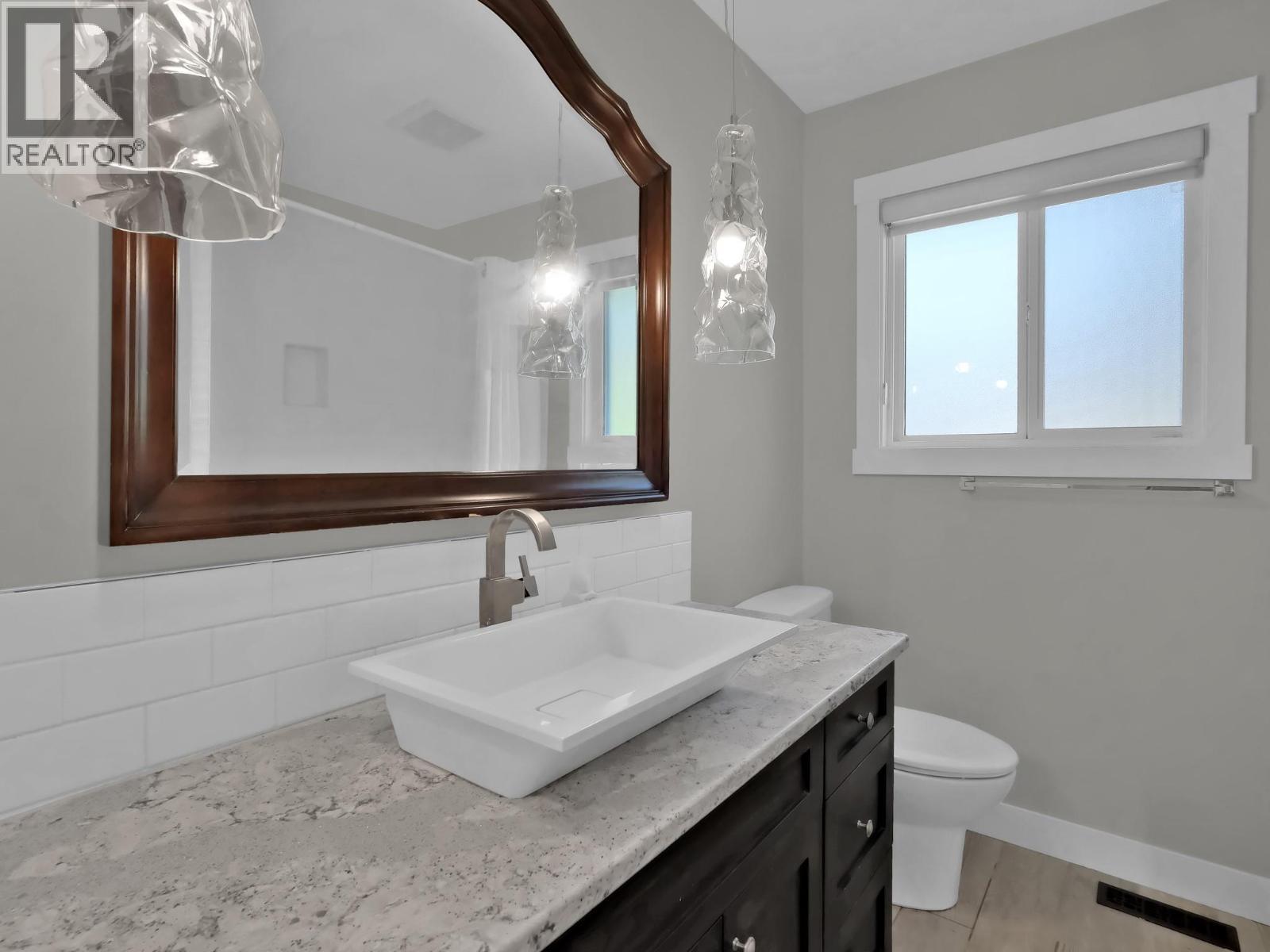 2284 Westville Place, West Kelowna, BC - Indoor Photo Showing Bathroom