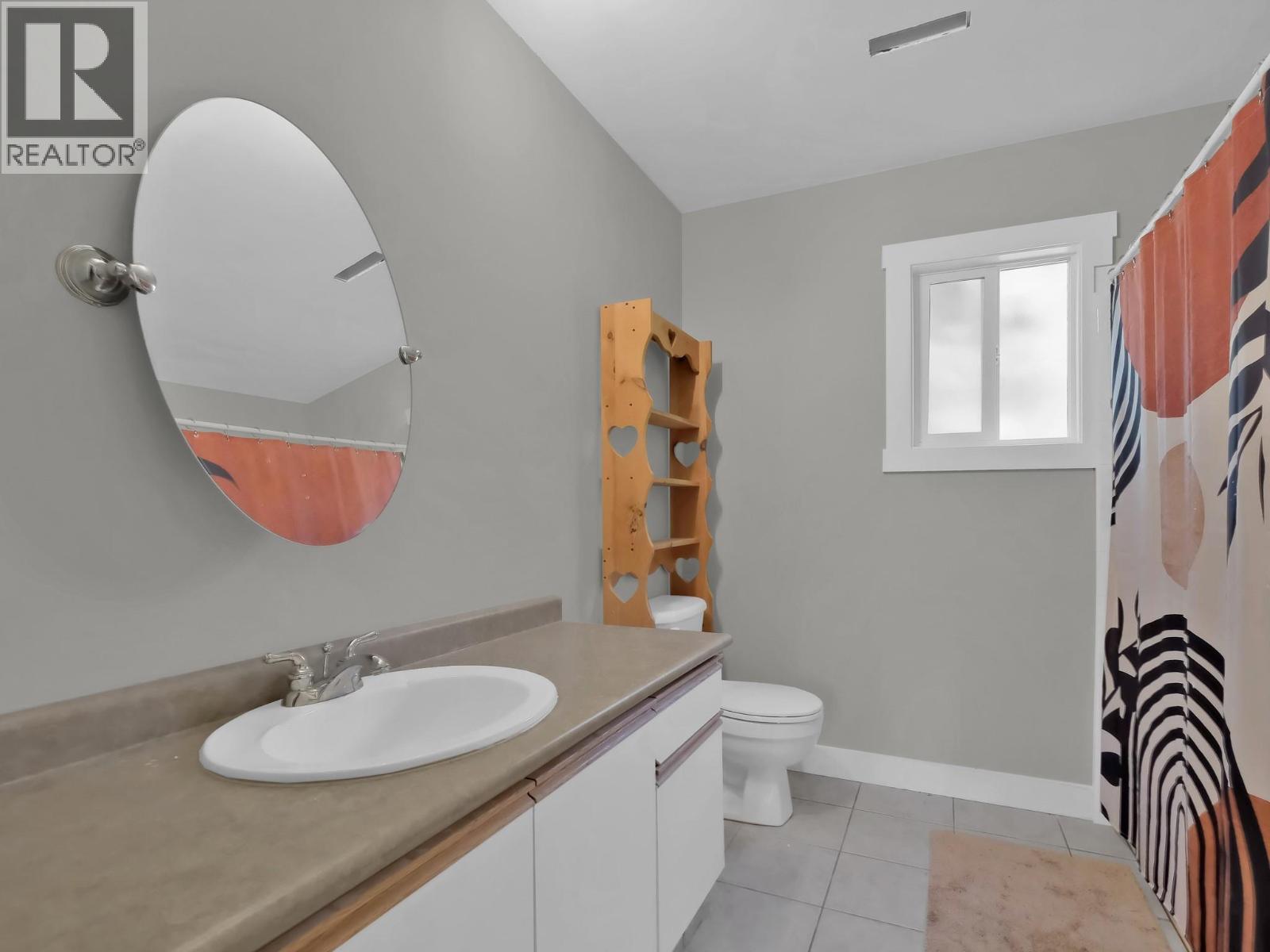 2284 Westville Place, West Kelowna, BC - Indoor Photo Showing Bathroom