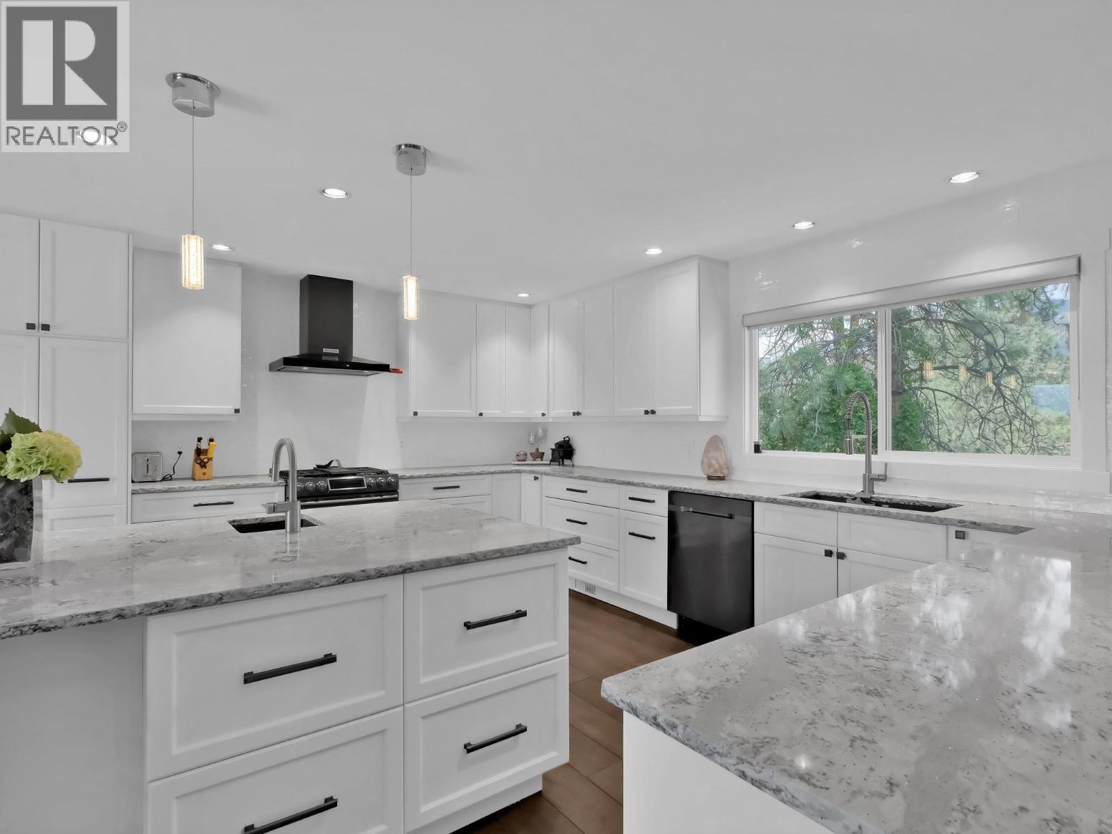 2284 Westville Place, West Kelowna, BC - Indoor Photo Showing Kitchen With Upgraded Kitchen