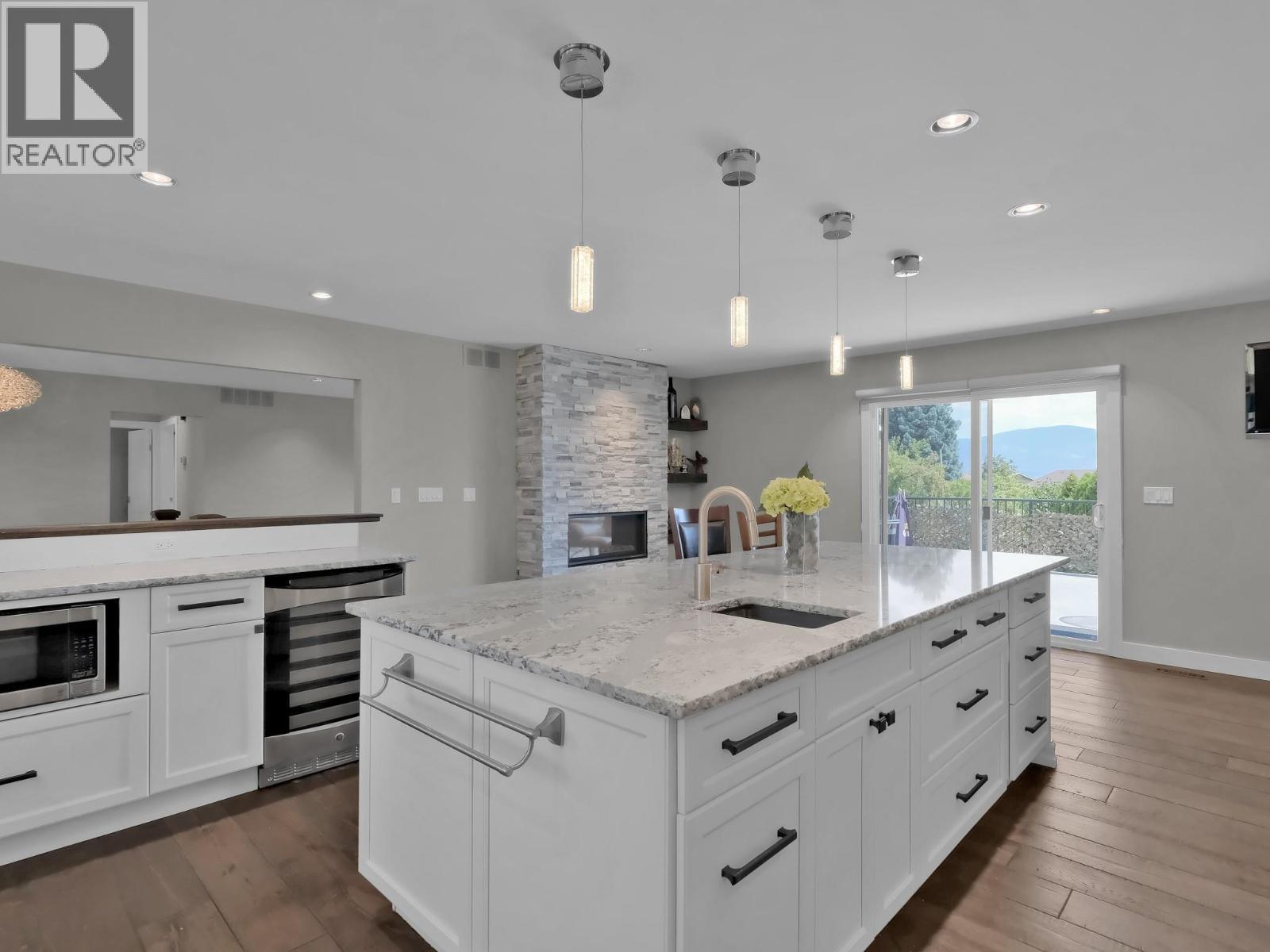 2284 Westville Place, West Kelowna, BC - Indoor Photo Showing Kitchen With Upgraded Kitchen