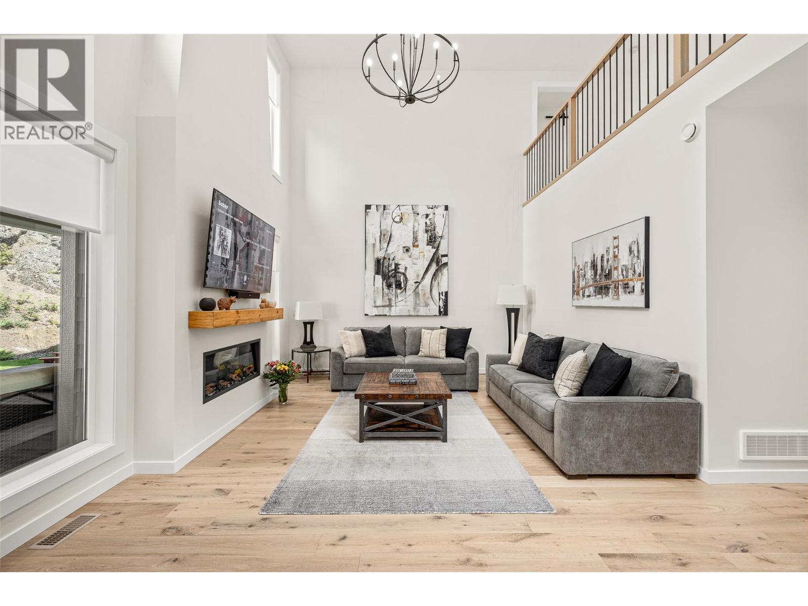 162 Echo Ridge Drive, Kelowna, BC - Indoor Photo Showing Living Room With Fireplace