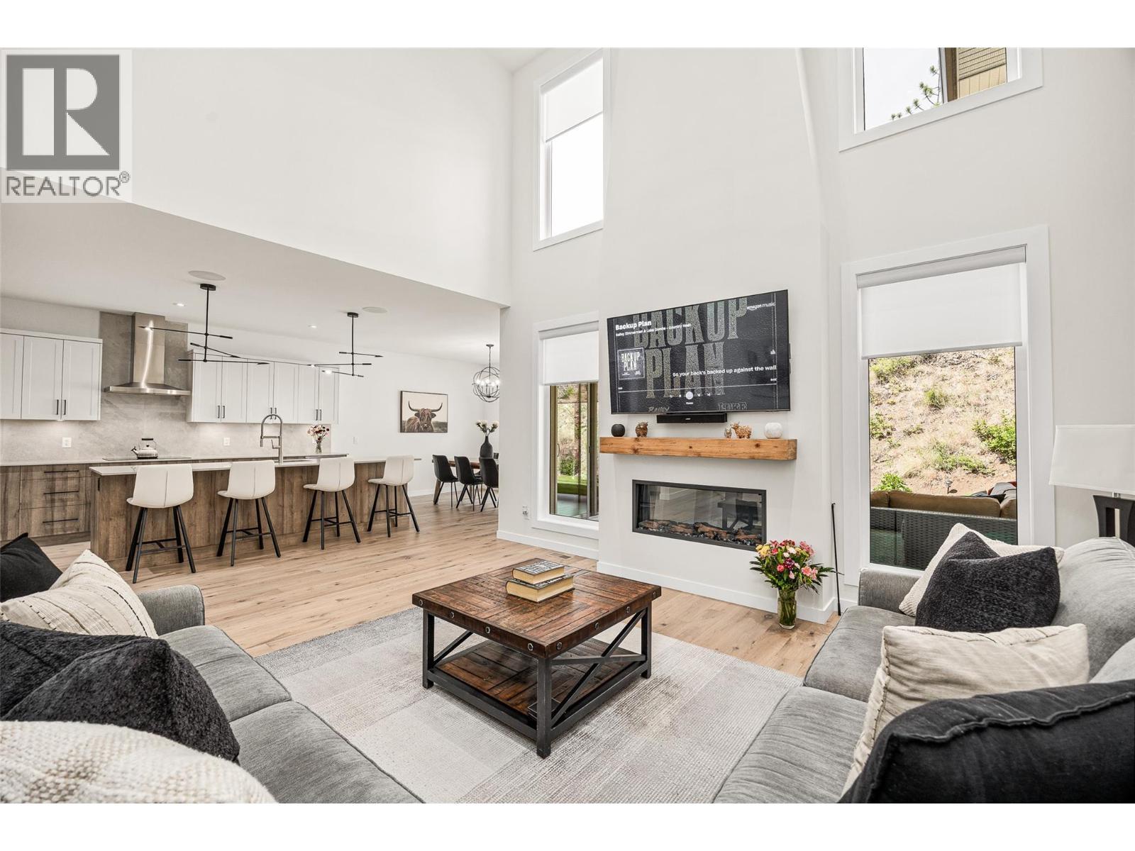 162 Echo Ridge Drive, Kelowna, BC - Indoor Photo Showing Living Room With Fireplace