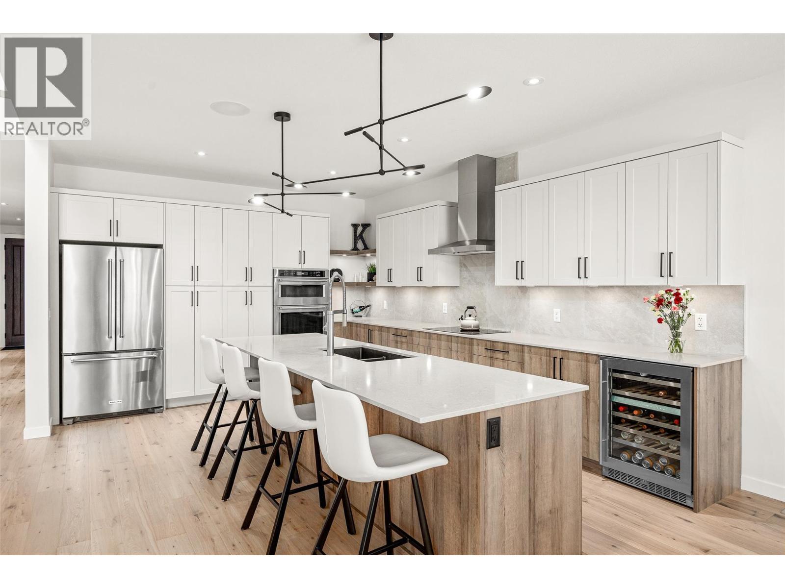 162 Echo Ridge Drive, Kelowna, BC - Indoor Photo Showing Kitchen With Upgraded Kitchen