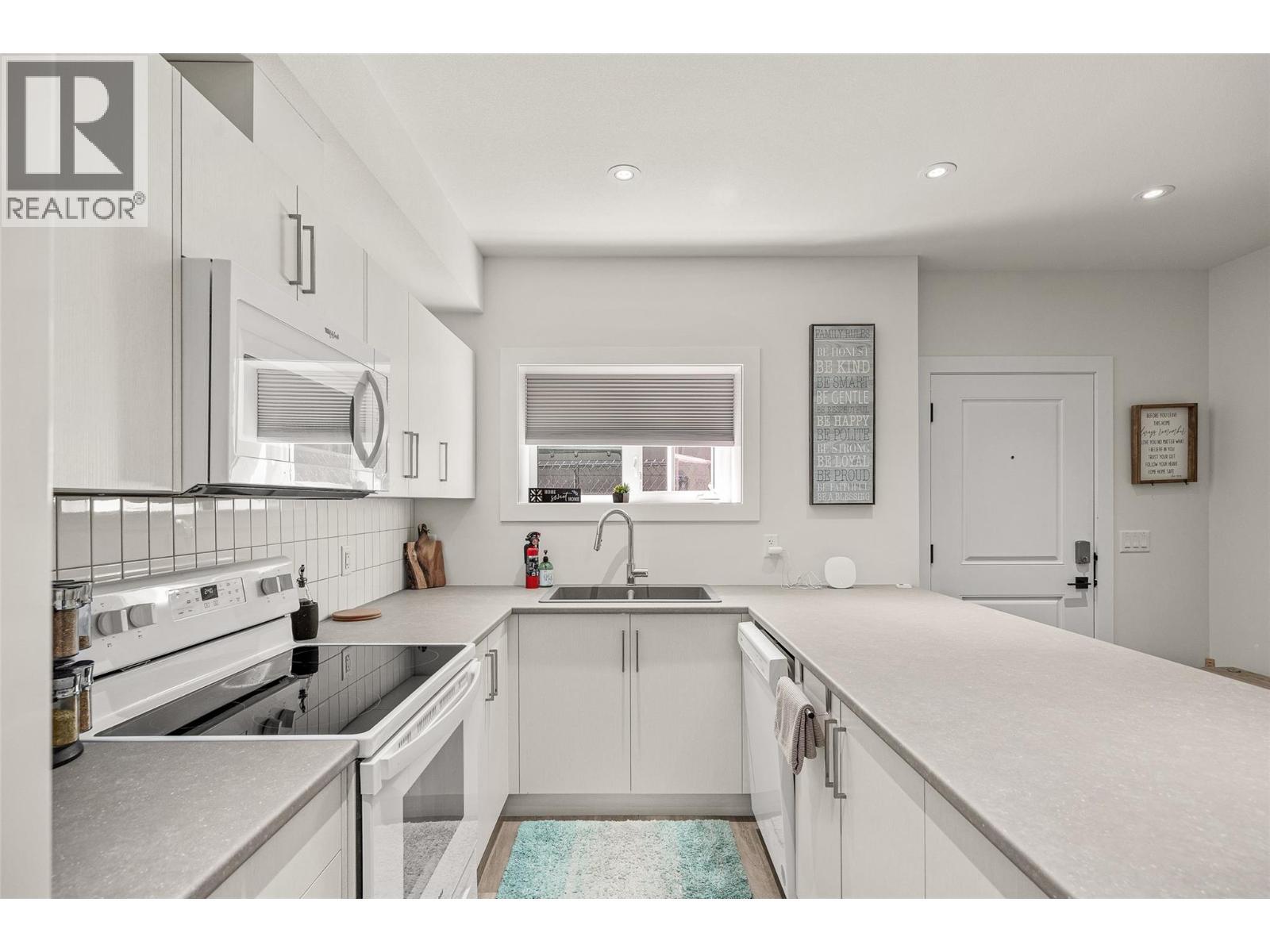 162 Echo Ridge Drive, Kelowna, BC - Indoor Photo Showing Kitchen