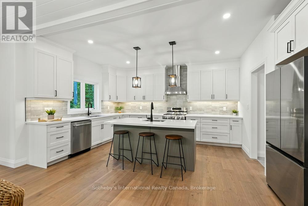 1030 Xavier Street, Gravenhurst (Morrison), ON - Indoor Photo Showing Kitchen With Upgraded Kitchen
