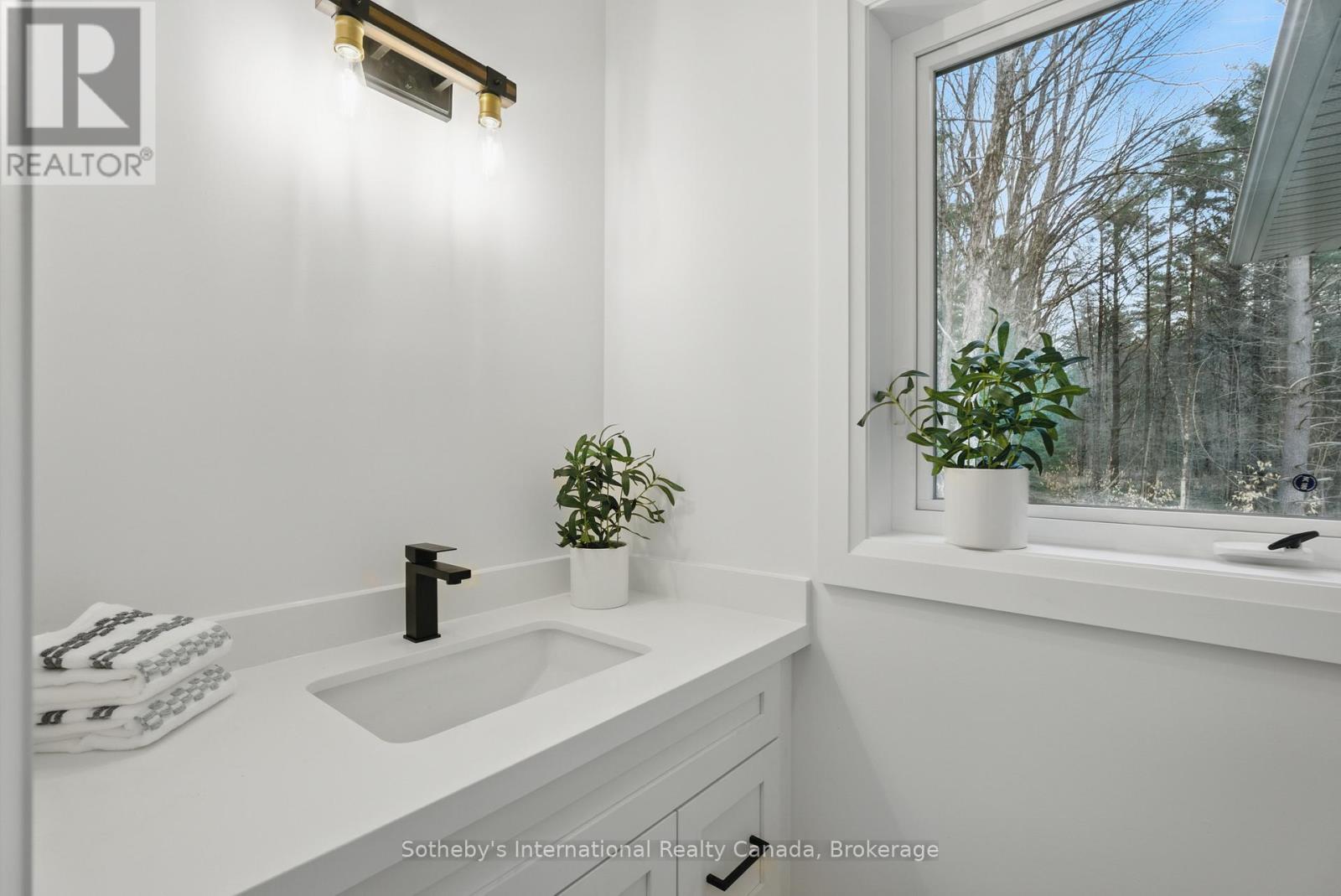 1030 Xavier Street, Gravenhurst (Morrison), ON - Indoor Photo Showing Bathroom