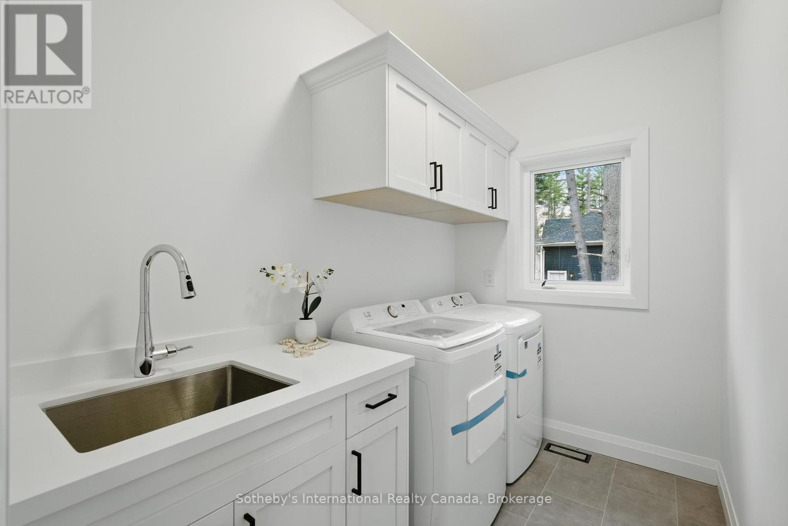 1030 Xavier Street, Gravenhurst (Morrison), ON - Indoor Photo Showing Laundry Room