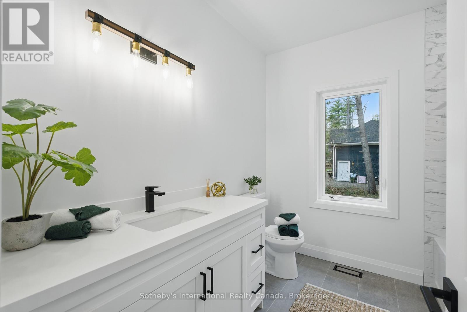 1030 Xavier Street, Gravenhurst (Morrison), ON - Indoor Photo Showing Bathroom