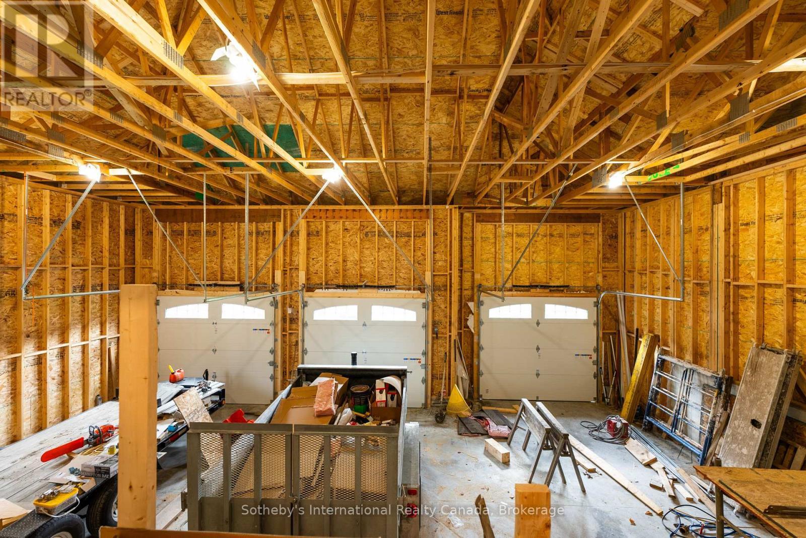 1030 Xavier Street, Gravenhurst (Morrison), ON - Indoor Photo Showing Garage
