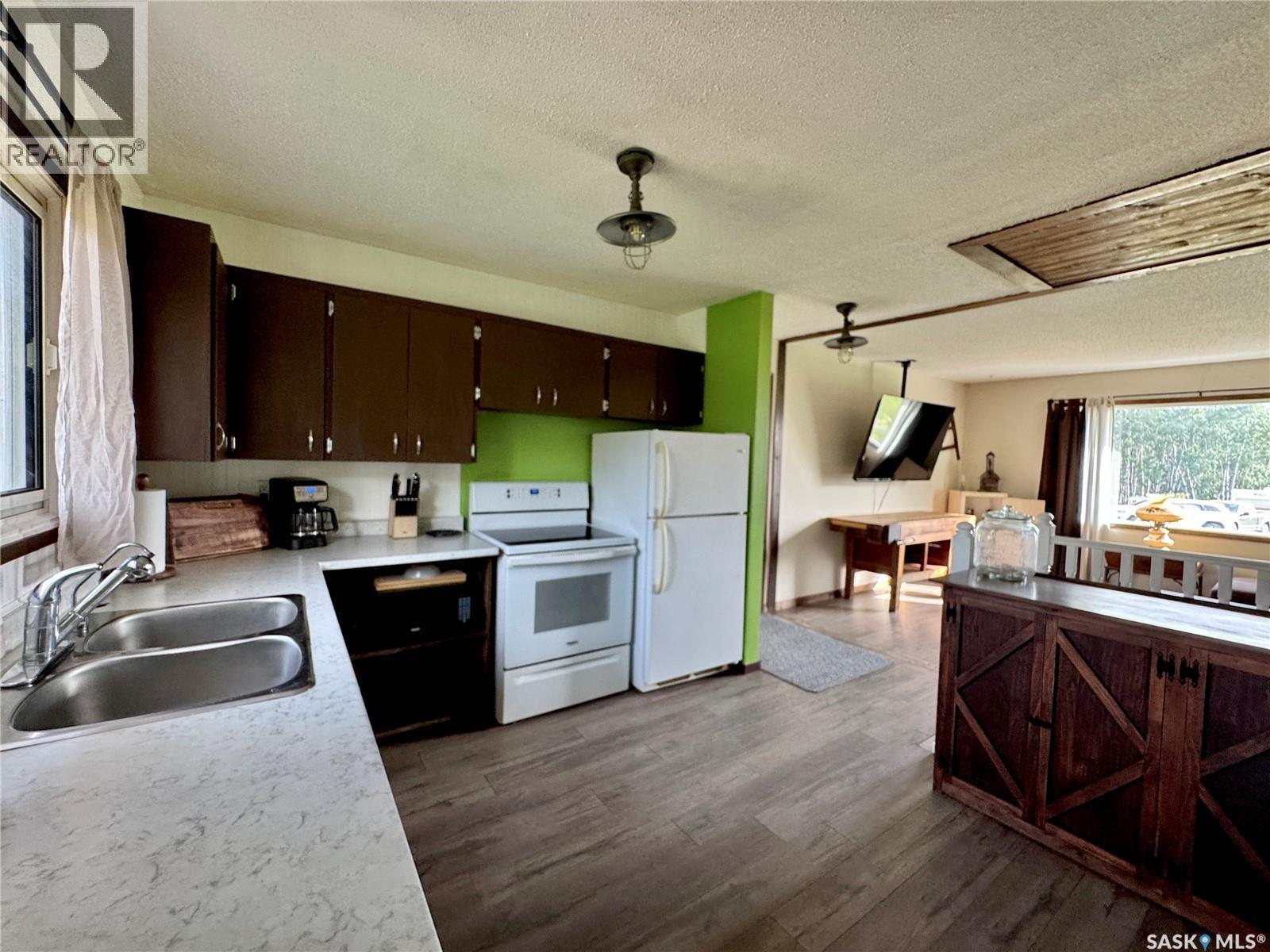 Prairie Crest Acres - Rm Of Cana, Cana Rm No. 214, SK - Indoor Photo Showing Kitchen With Double Sink