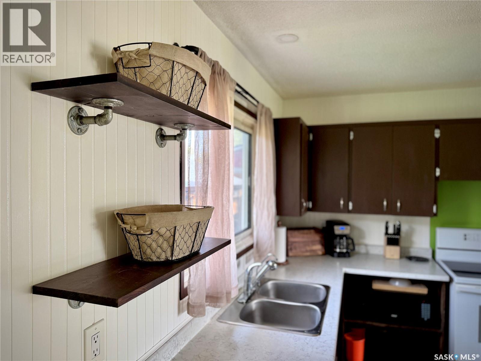 Prairie Crest Acres - Rm Of Cana, Cana Rm No. 214, SK - Indoor Photo Showing Kitchen With Double Sink
