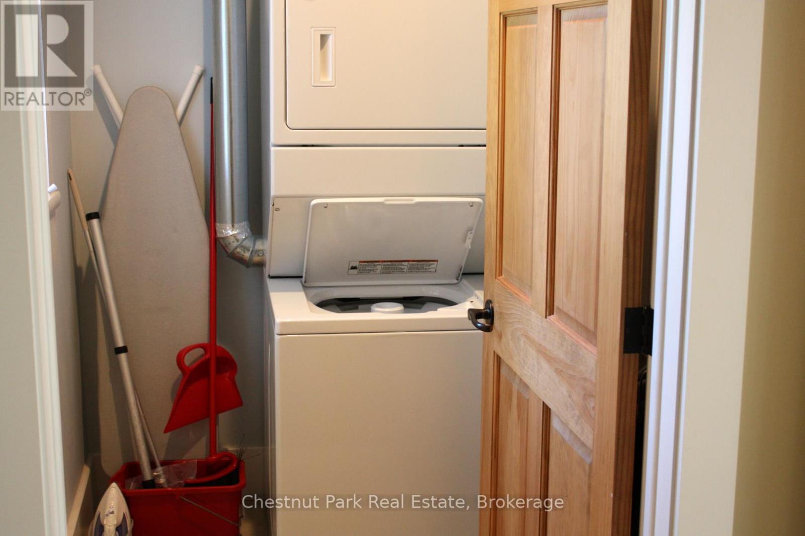 1020 Birch Glen Maple Cottage Week 9 Road, Lake Of Bays (Mclean), ON - Indoor Photo Showing Laundry Room