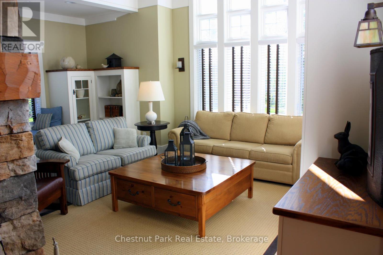 1020 Birch Glen Maple Cottage Week 9 Road, Lake Of Bays (Mclean), ON - Indoor Photo Showing Living Room