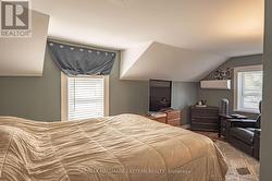 LARGE BEDROOM -