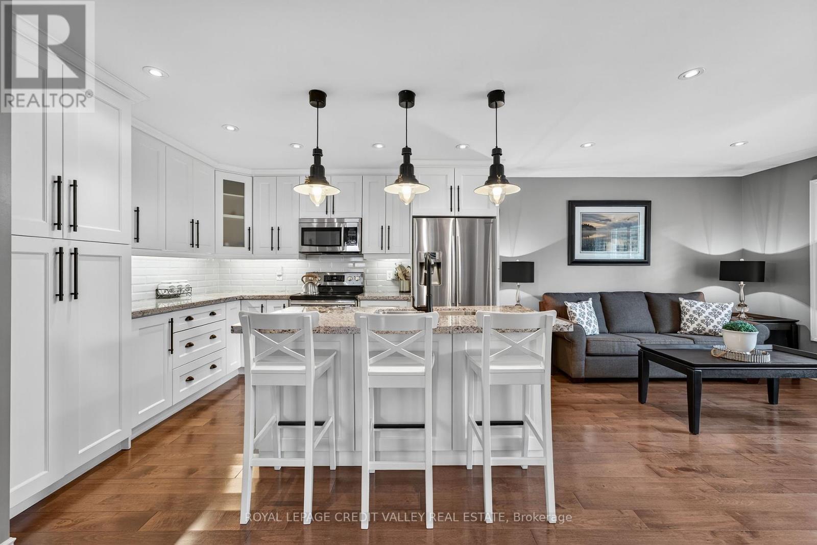 24 Willis Drive, Brampton, ON - Indoor Photo Showing Kitchen With Stainless Steel Kitchen With Upgraded Kitchen