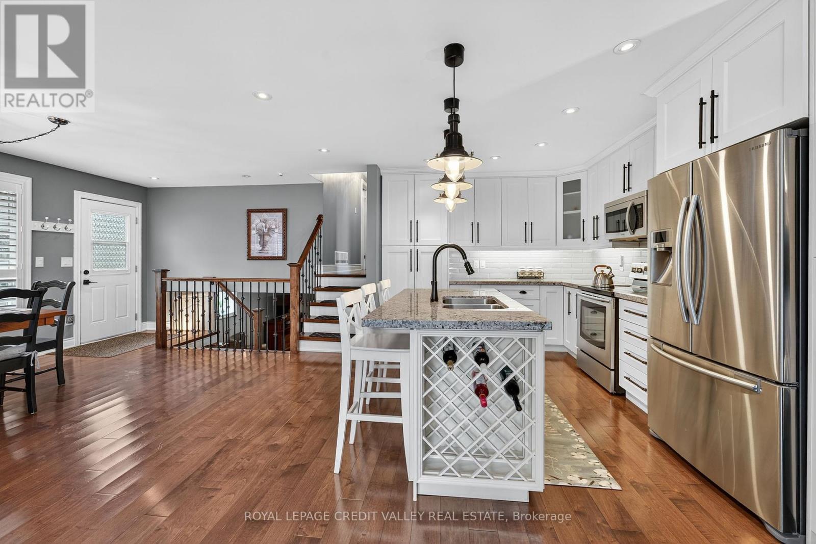 24 Willis Drive, Brampton, ON - Indoor Photo Showing Kitchen With Stainless Steel Kitchen With Double Sink With Upgraded Kitchen