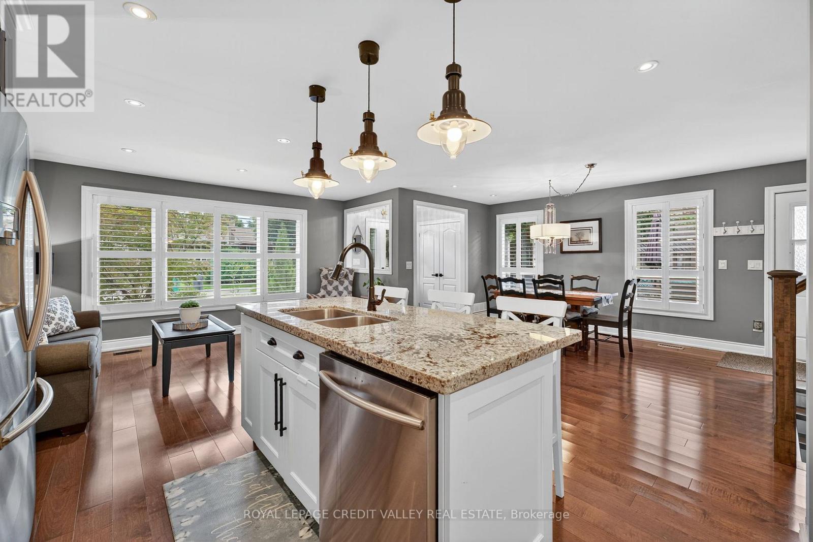 24 Willis Drive, Brampton, ON - Indoor Photo Showing Kitchen With Stainless Steel Kitchen With Double Sink With Upgraded Kitchen