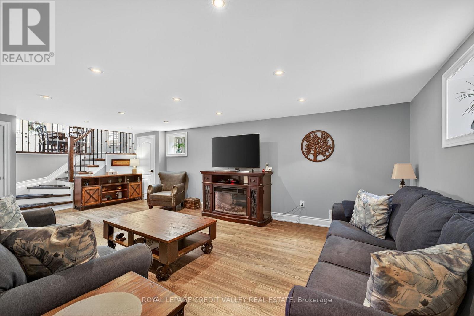 24 Willis Drive, Brampton, ON - Indoor Photo Showing Living Room