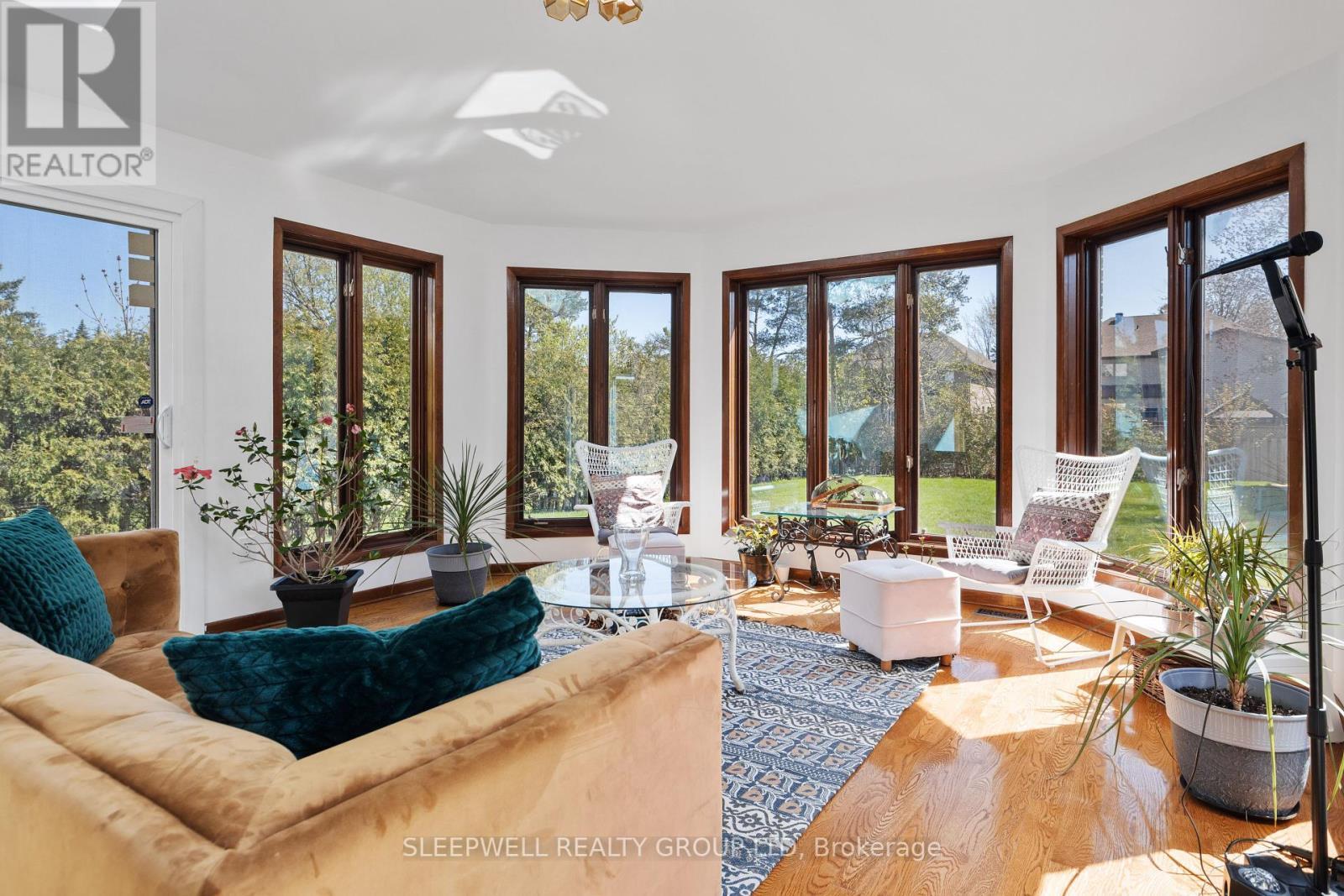 1545 Prince Of Wales Drive, Ottawa, ON - Indoor Photo Showing Living Room