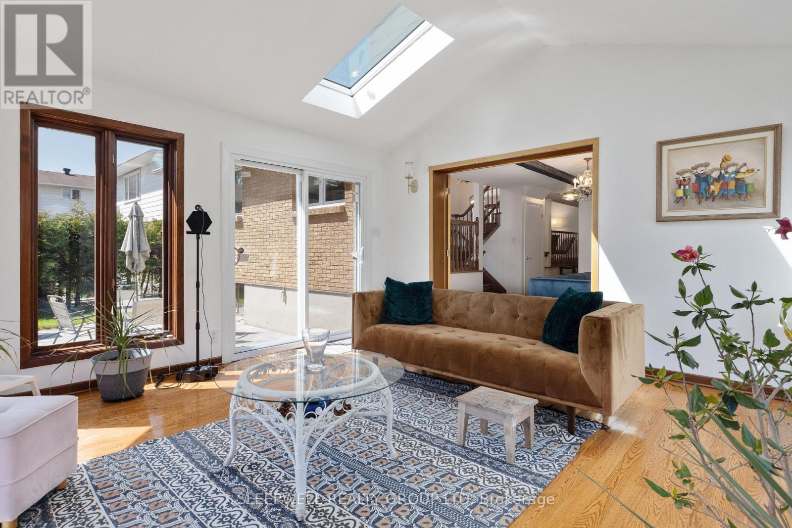 1545 Prince Of Wales Drive, Ottawa, ON - Indoor Photo Showing Living Room