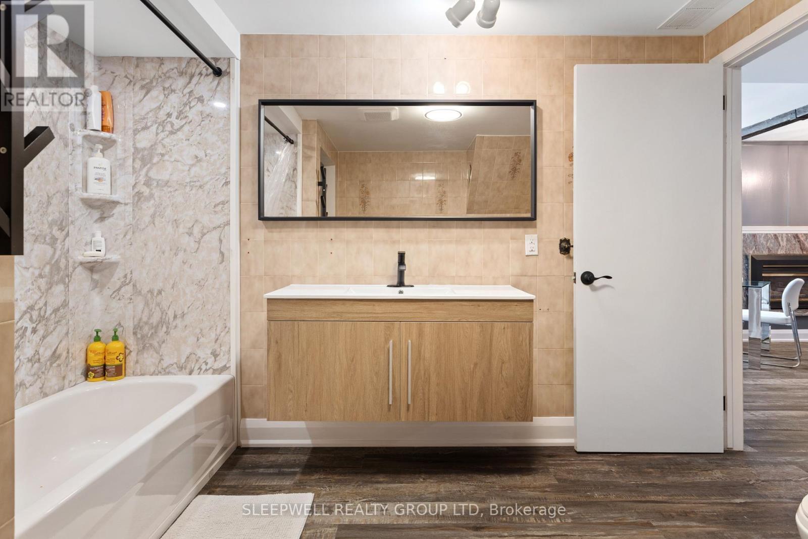 1545 Prince Of Wales Drive, Ottawa, ON - Indoor Photo Showing Bathroom