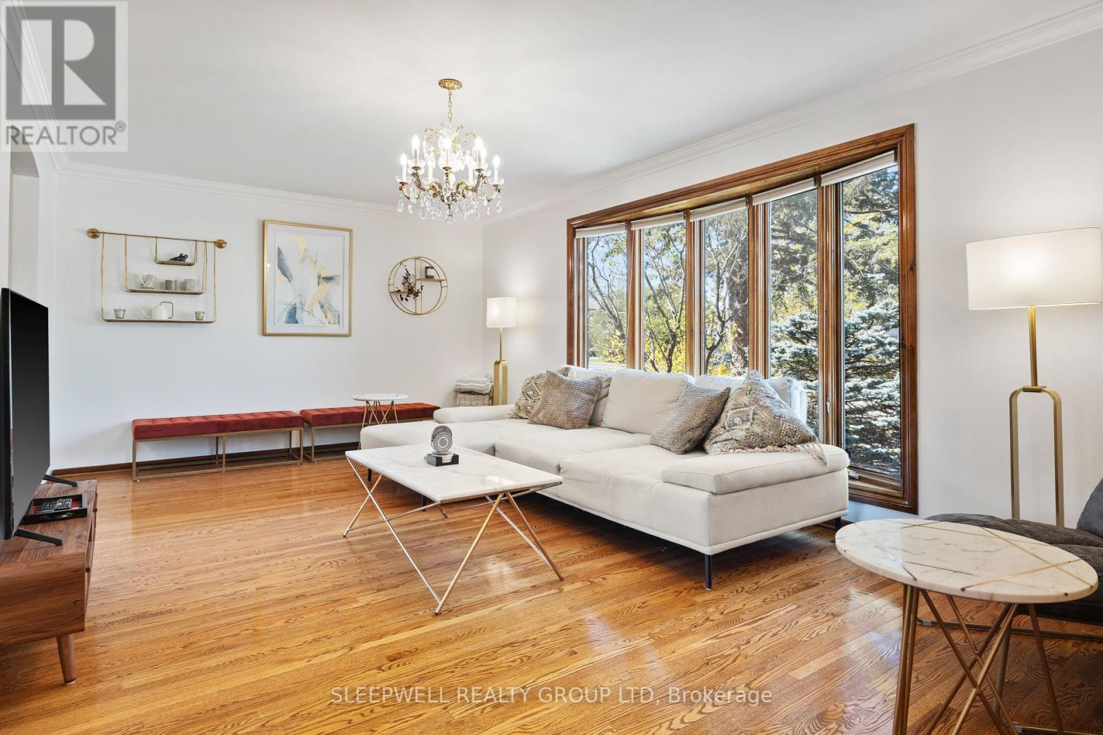 1545 Prince Of Wales Drive, Ottawa, ON - Indoor Photo Showing Living Room