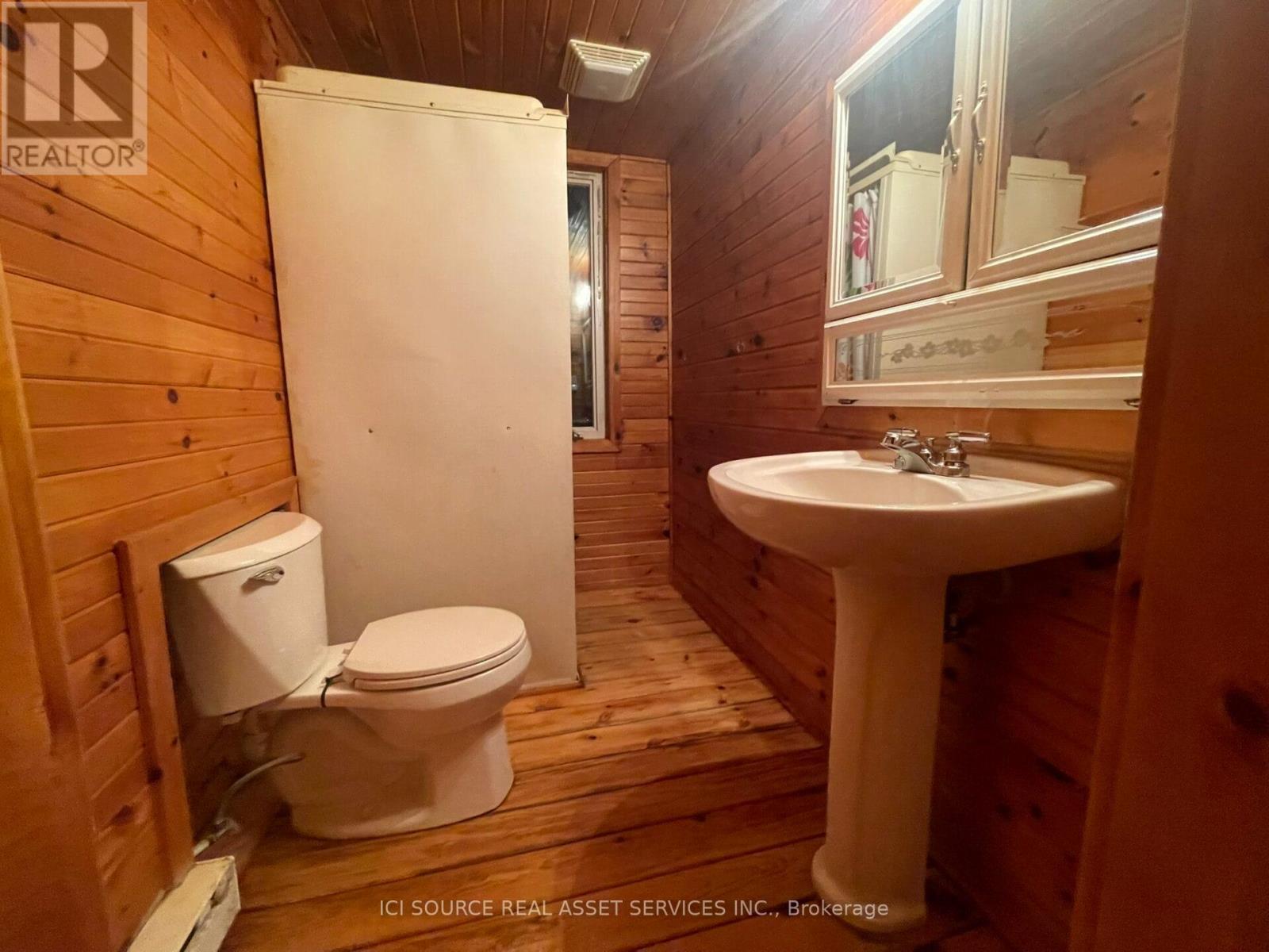 596C Ham Lake Road E, Killarney, ON - Indoor Photo Showing Bathroom