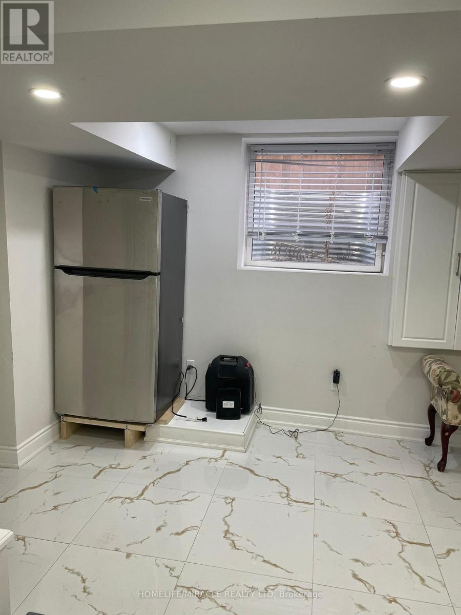 Bsmt - 26 Westfield Crescent, Hamilton, ON - Indoor Photo Showing Other Room