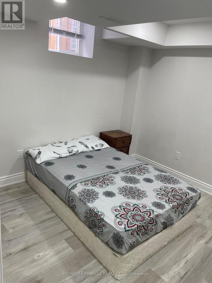 Bsmt - 26 Westfield Crescent, Hamilton, ON - Indoor Photo Showing Bedroom