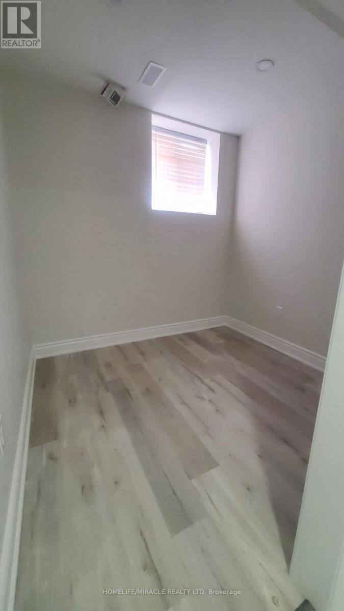 Bsmt - 26 Westfield Crescent, Hamilton, ON - Indoor Photo Showing Other Room