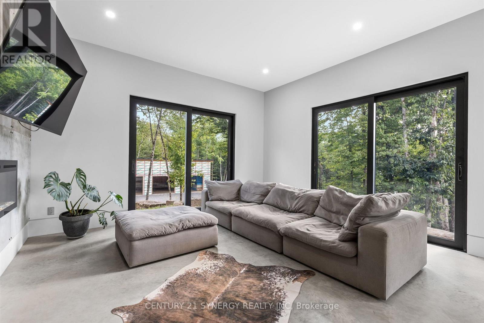 1840 Eady Road, Horton, ON - Indoor Photo Showing Living Room