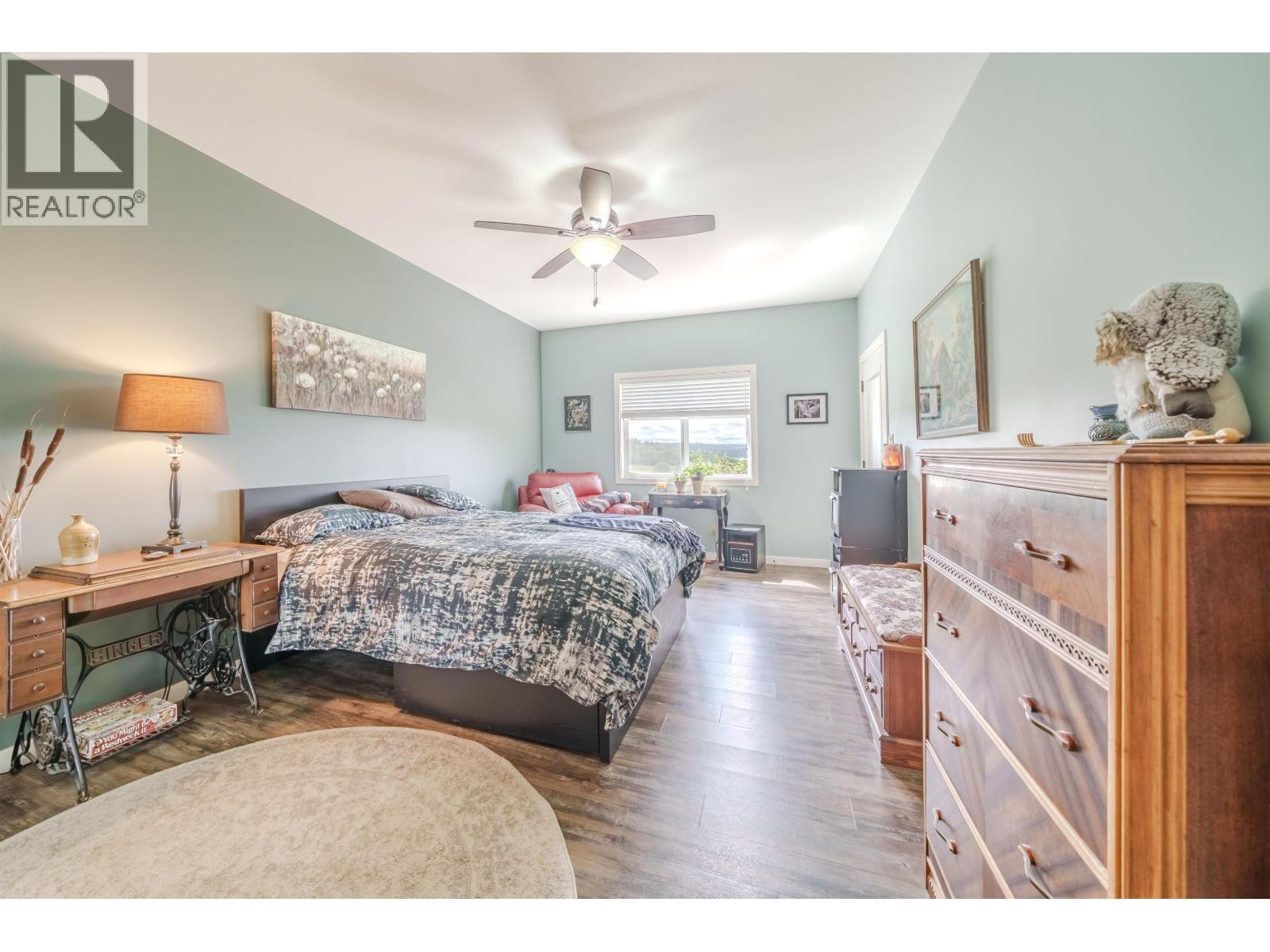 4162 Lac La Hache Station Road, Lac La Hache, BC - Indoor Photo Showing Bedroom