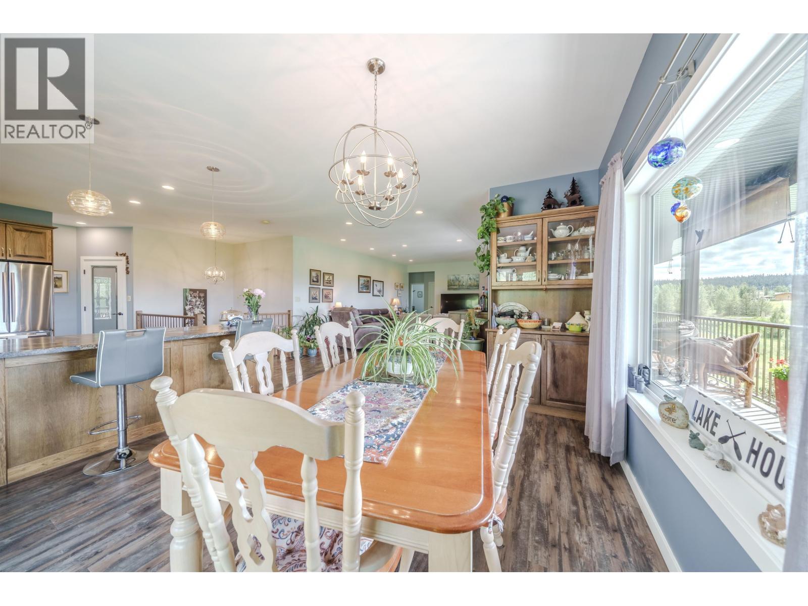 4162 Lac La Hache Station Road, Lac La Hache, BC - Indoor Photo Showing Dining Room