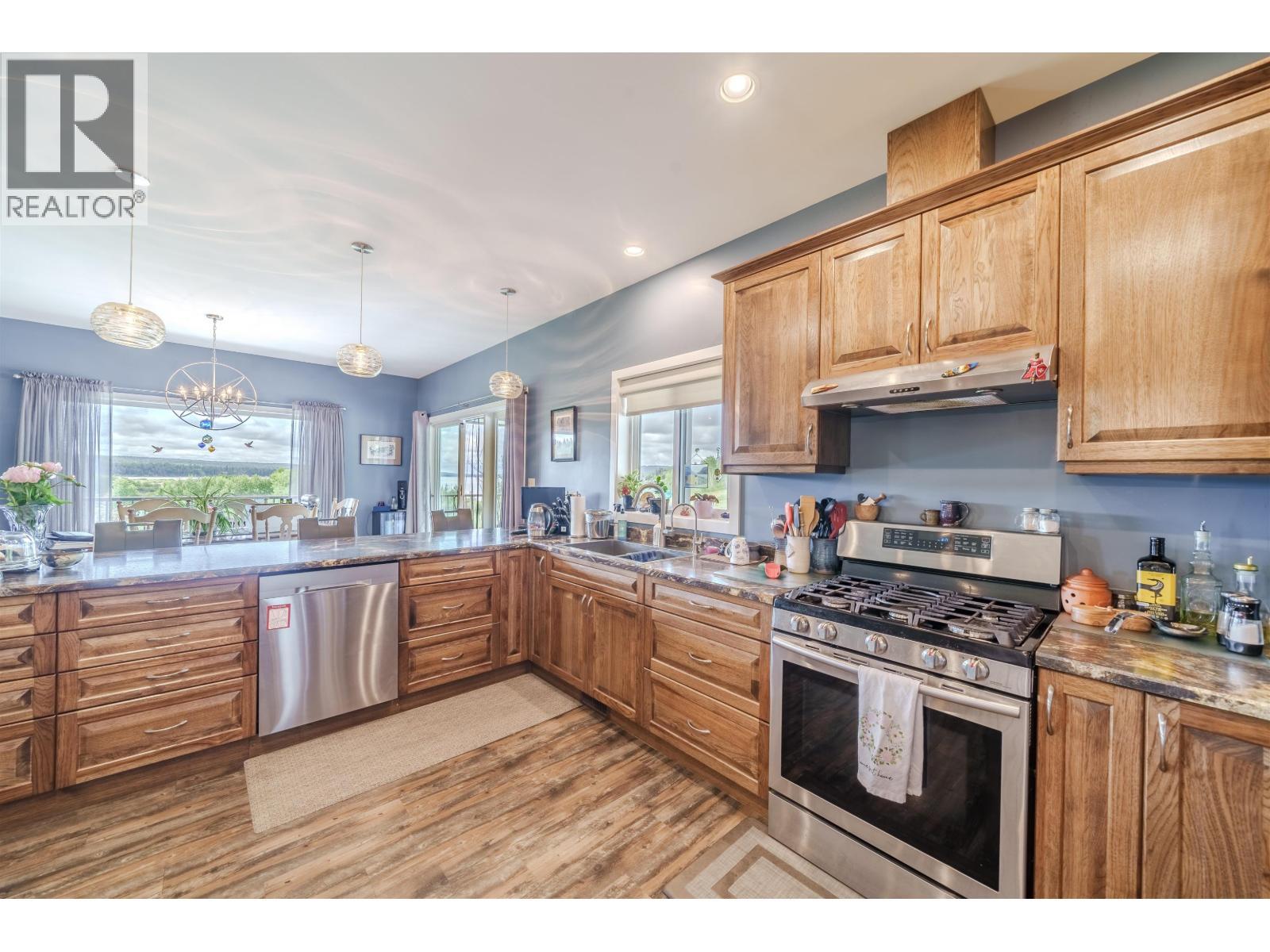 4162 Lac La Hache Station Road, Lac La Hache, BC - Indoor Photo Showing Kitchen
