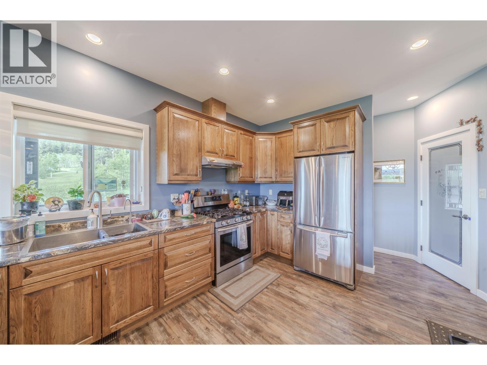 4162 Lac La Hache Station Road, Lac La Hache, BC - Indoor Photo Showing Kitchen With Double Sink