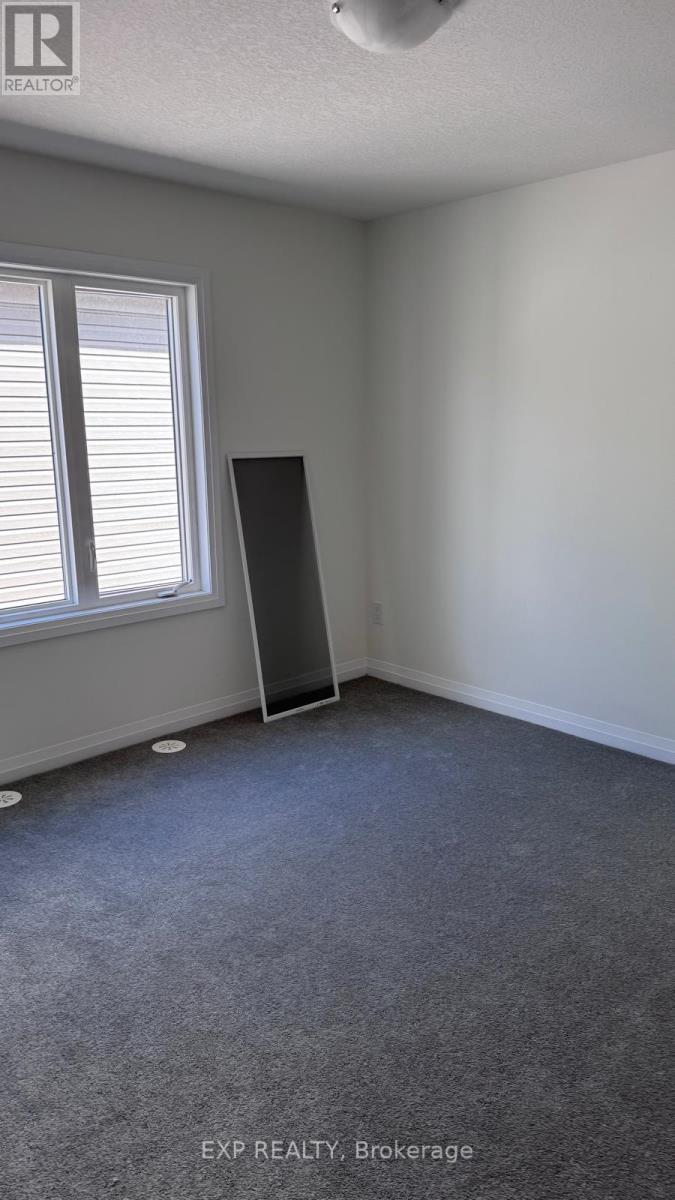 47 Stanley Ave Crescent, Haldimand, ON - Indoor Photo Showing Other Room