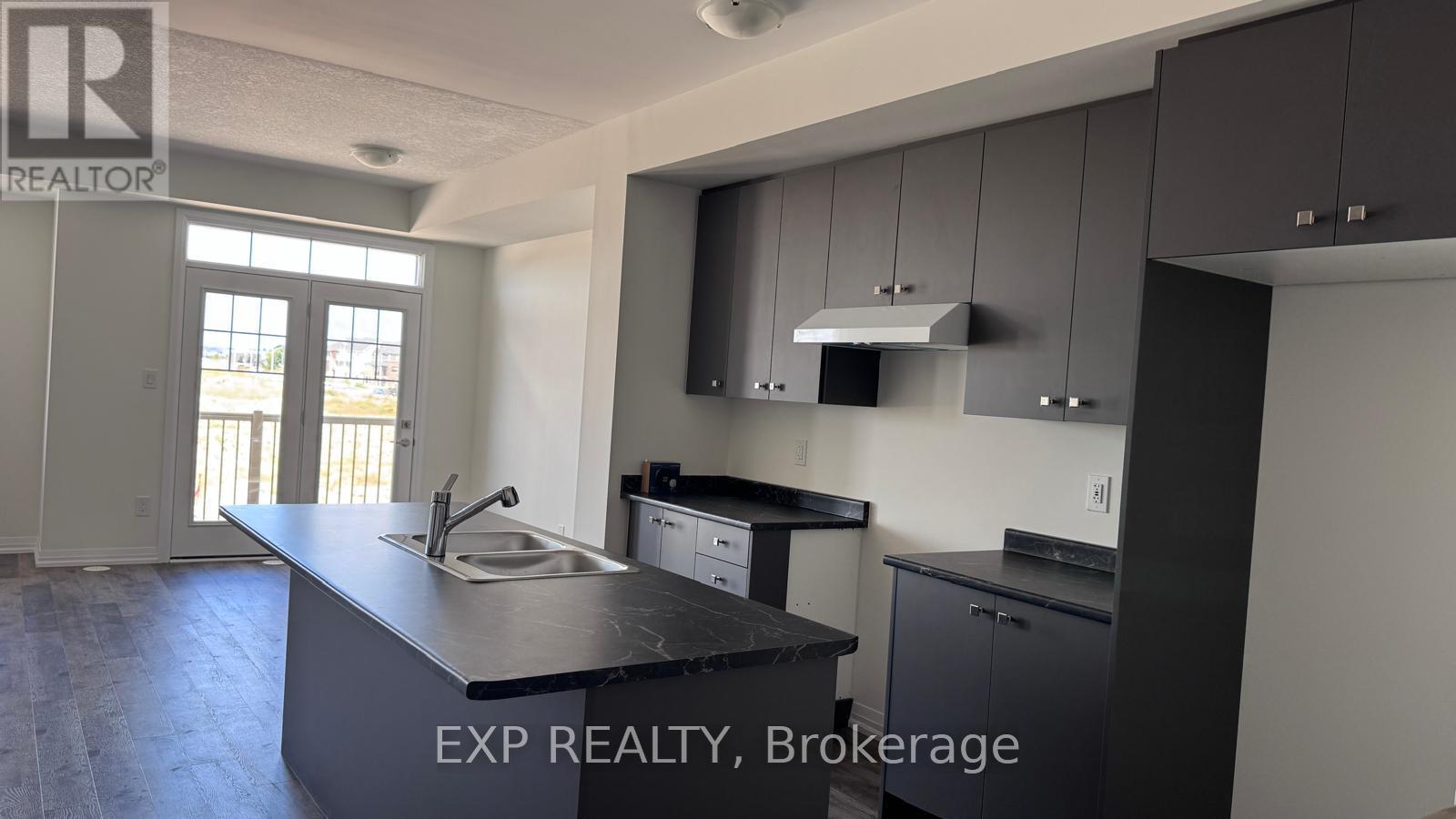 47 Stanley Ave Crescent, Haldimand, ON - Indoor Photo Showing Kitchen With Double Sink
