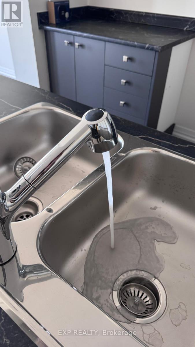 47 Stanley Ave Crescent, Haldimand, ON - Indoor Photo Showing Kitchen