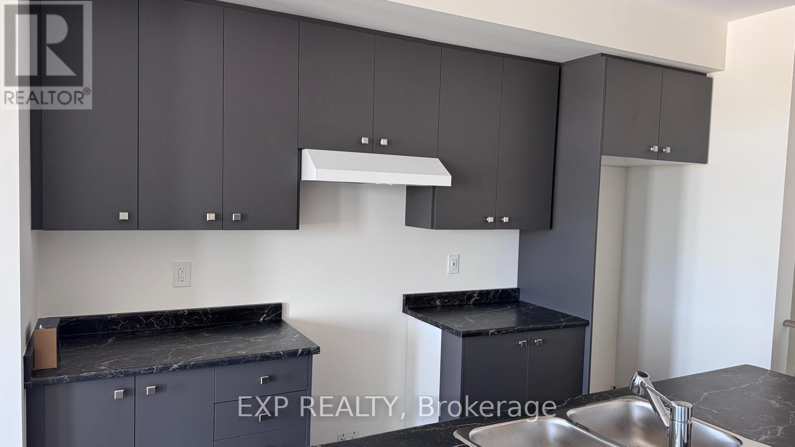 47 Stanley Ave Crescent, Haldimand, ON - Indoor Photo Showing Kitchen With Double Sink